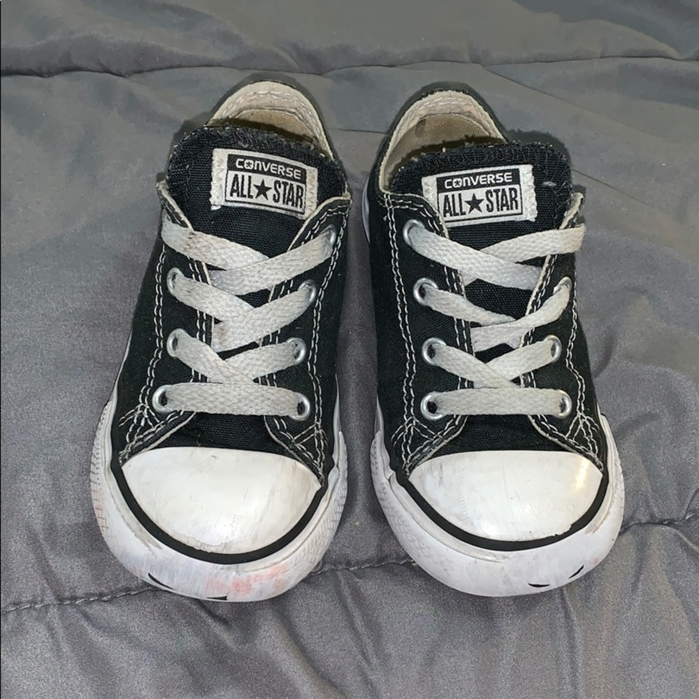 2/10 Converse black